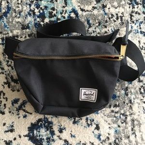 Herschel black fanny pack - EUC